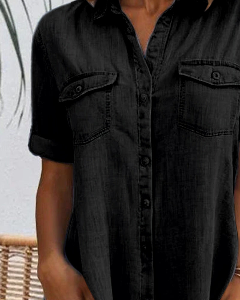 Majbritt – Løs Denim Kjole med Knapper og Rulleærmer