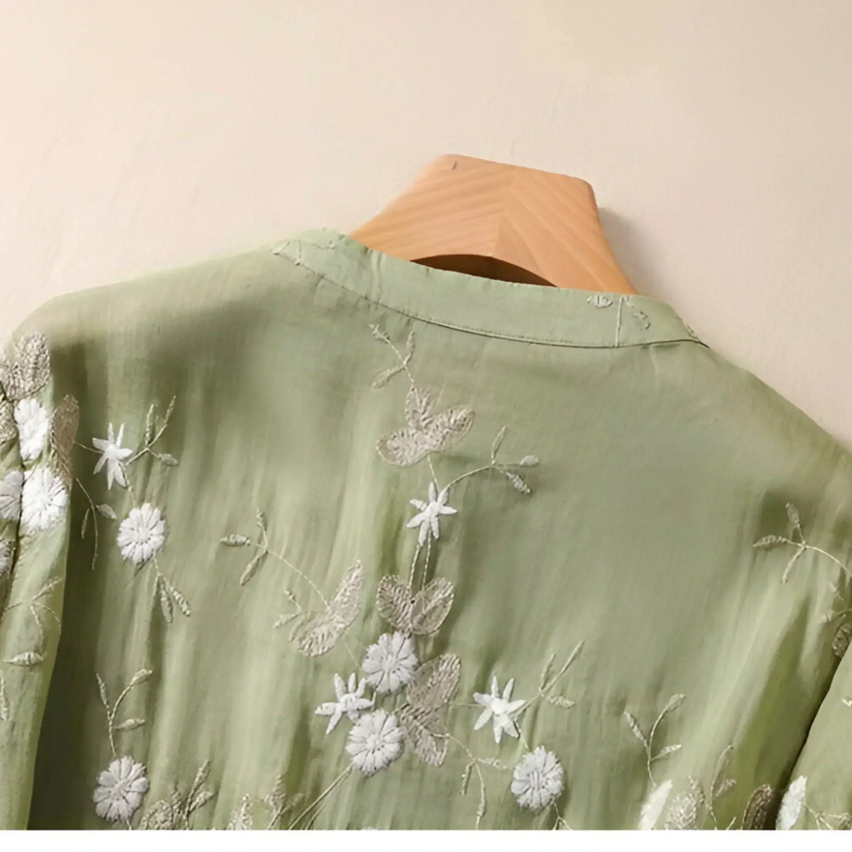 Emilie - Top med broderede blomster